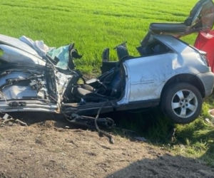 Tragiczny wypadek na Mazowszu. Audi roztrzaskane, dwie osoby nie żyją