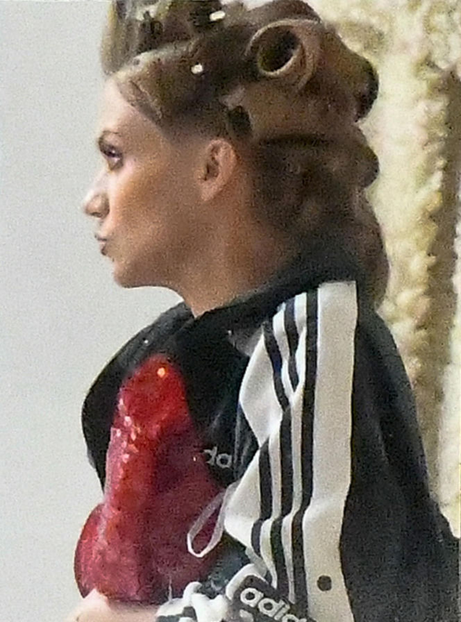 Agnieszka Kaczorowska w wałkach na głowie. Tak szykowała się na ramówkę TVP