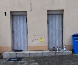 Tragedia w Chełmnie! Matka i trójka dzieci nie żyją po zatruciu czadem