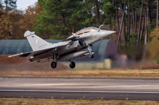 Wojna informacyjna o miliardy. Jak Chiny niszczą reputację francuskich myśliwców Rafale