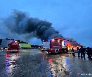 Pożar składowiska odpadów w Promniku (gm. Strawczyn)