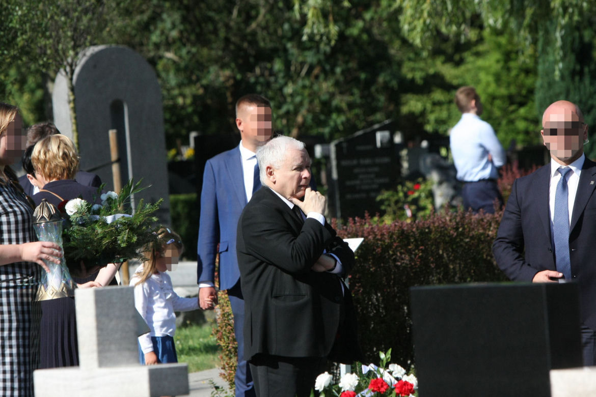 Kaczyński złożył kwiaty na grobie Kornela Morawieckiego 