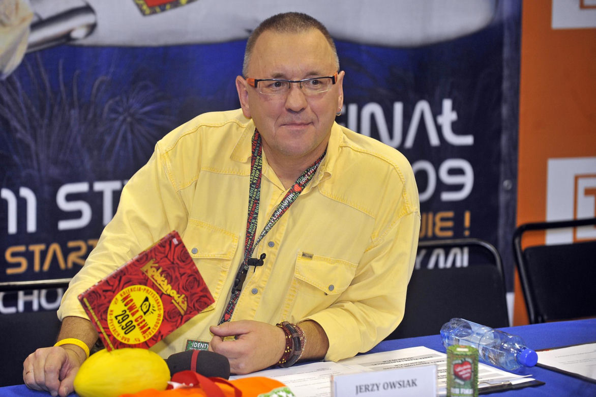 Jerzy Owsiak na przestrzeni lat. Tak zmieniał się jego charakterystyczny wizerunek