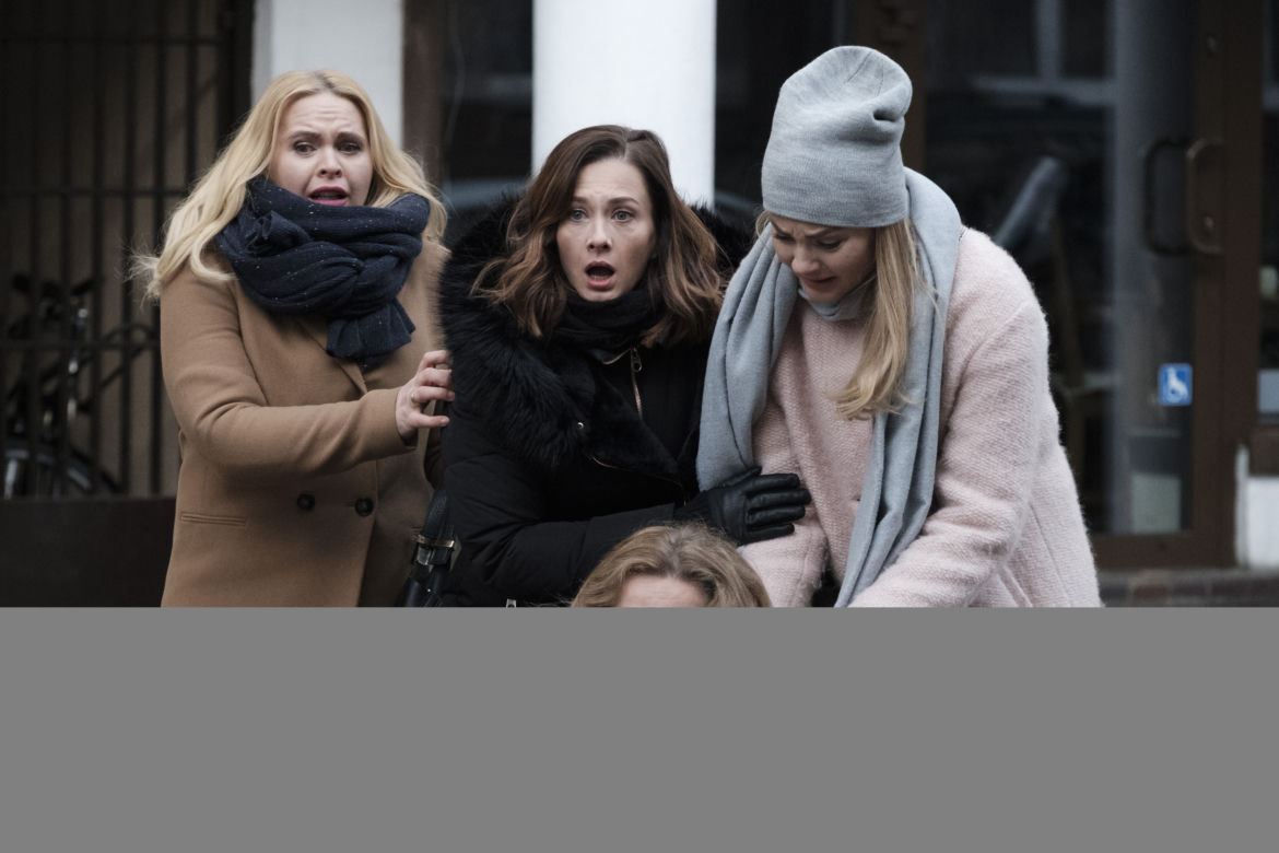 Przyjaciółki 11 sezon odc. 126. Anka (Magdalena Stużyńska) Patrycja (Joanna Liszowska) Inga (Małgorzata Socha), Zuza (Anita Sokołowska)