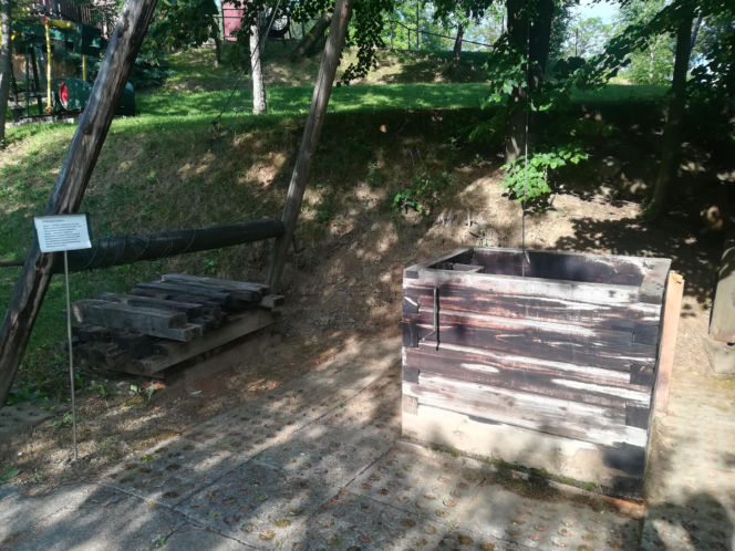 Zapłonęła w nim pierwsza na świecie uliczna lampa naftowa. To jedno z najpiękniejszych miast w Małopolsce