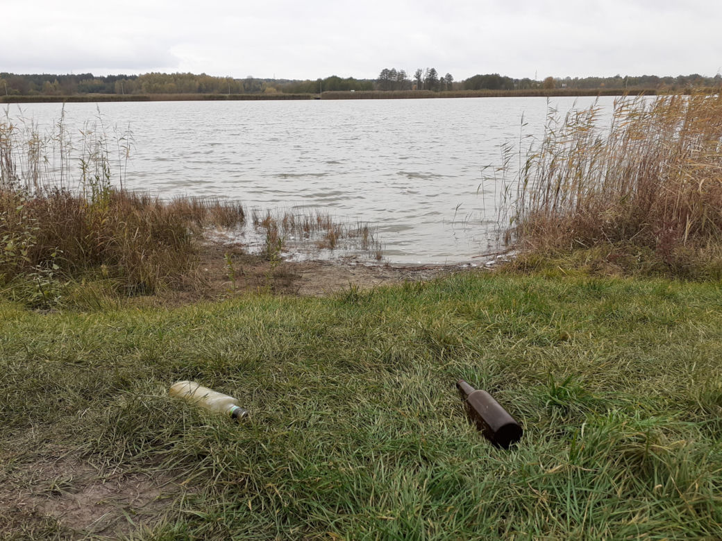 Jesienne porządki nad zalewem Muchawka w Siedlcach w 2021 roku