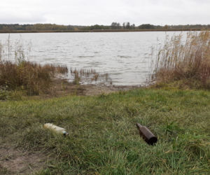 Jesienne porządki nad zalewem Muchawka w Siedlcach w 2021 roku