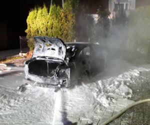 Citroen zamienił się w słup ognia! Przyczyna pożaru jest nieustalona
