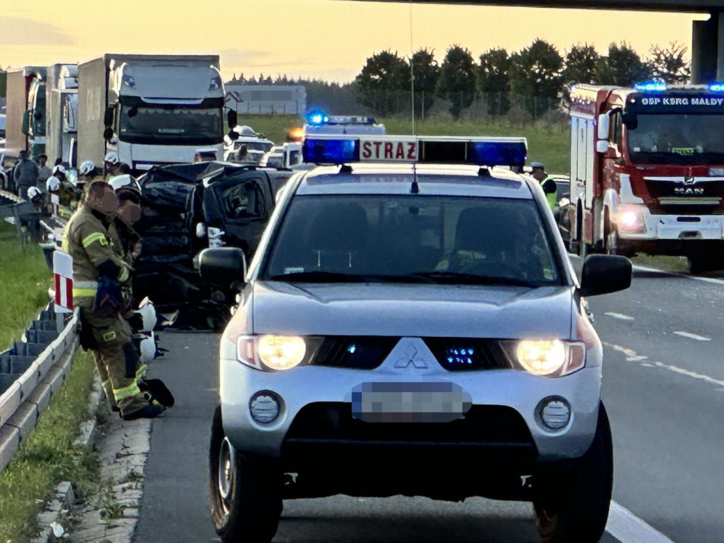 Są ranni po wypadku z udziałem autokaru. Droga zablokowana, poważne utrudnienia