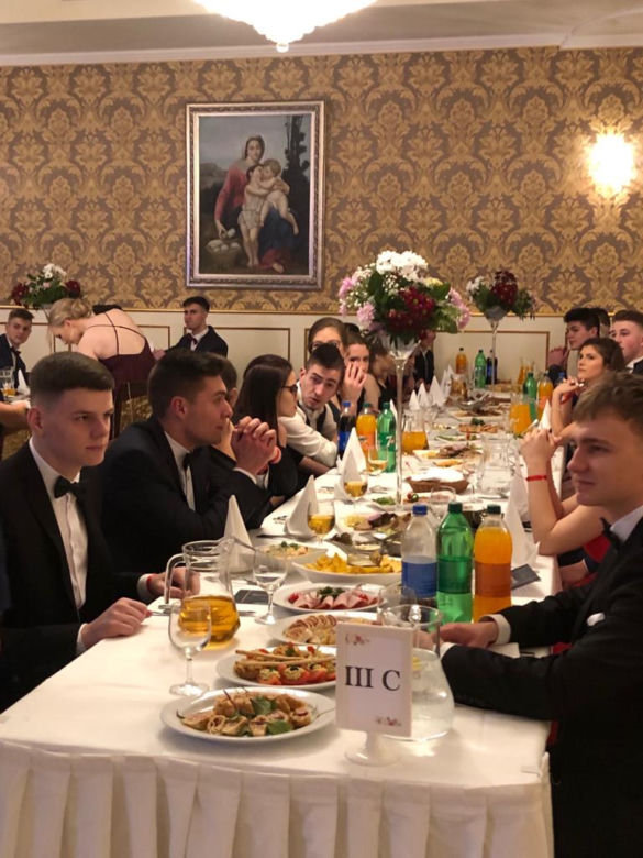 Studniówka 2020. V LO w Białymstoku w Dworku Tryumf 