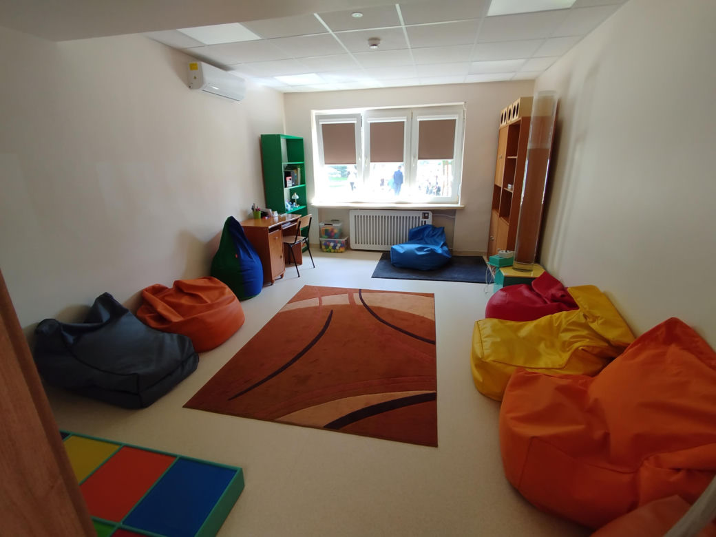 Przez lata ŚDS w Siedlcach działał w dwóch lokalizacjach, teraz już oficjalnie funkcjonuje w jednym miejscu, w budynkach dostosowanych do potrzeb osób z niepełnosprawnościami. 