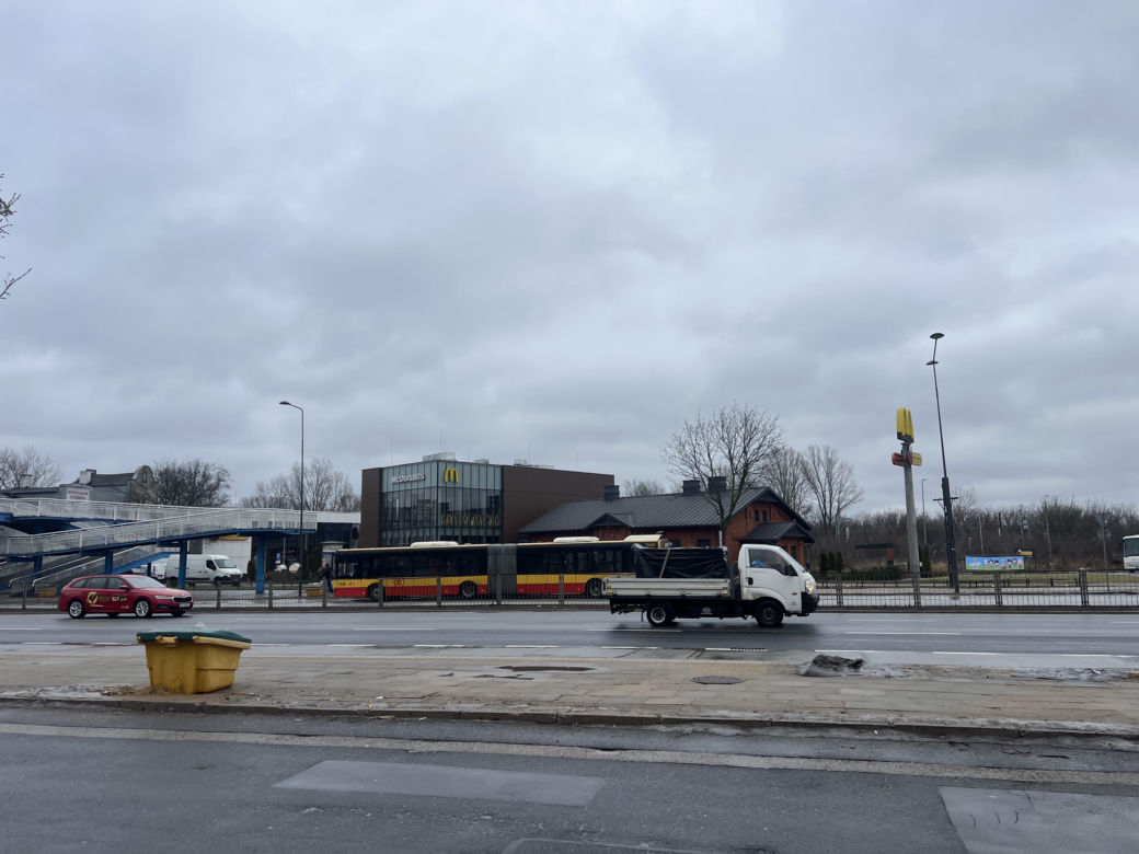 Nietypowy McDonald's przy ul. Radzymińskiej w Warszawie