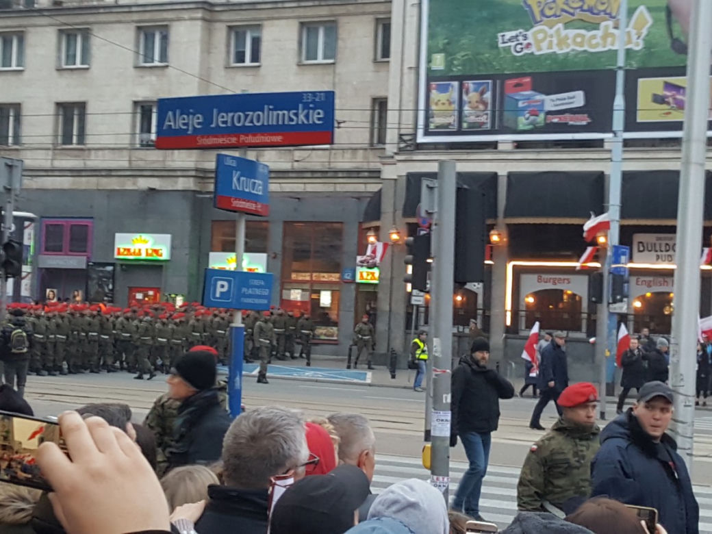 Biało-czerwony marsz na ulicach Warszawy