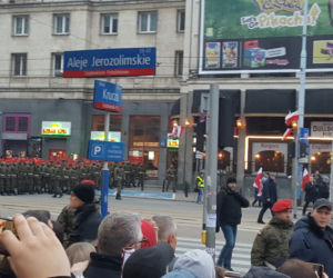 Biało-czerwony marsz na ulicach Warszawy