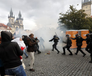 Protesty antymaseczkowców w Pradze