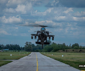 Era Apache w Polsce nabiera tempa. Pierwszy lot szkoleniowy z polskim instruktorem