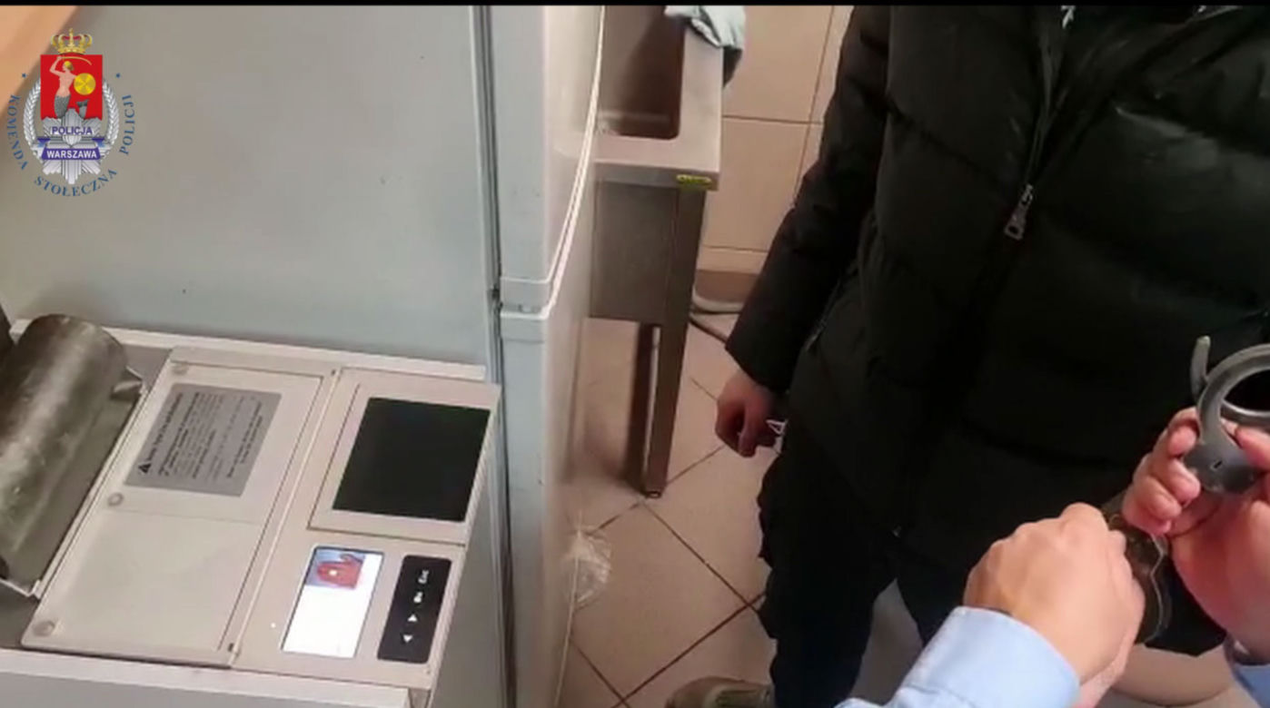 Chciał wyłudzić 25 tysięcy złotych „na policjanta'! Złapali go na gorącym uczynku