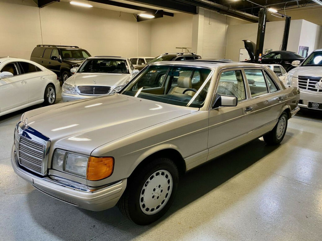 Mercedes W126 z przebiegiem 4696 km