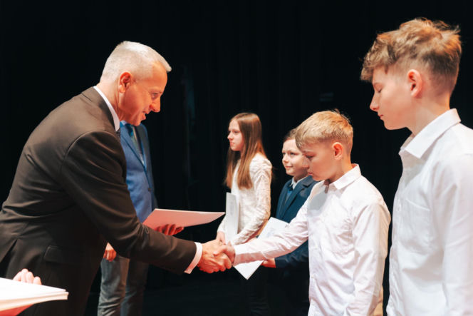 Najzdolniejsi uczniowie odebrali stypendia Prezydenta Miasta Siedlce