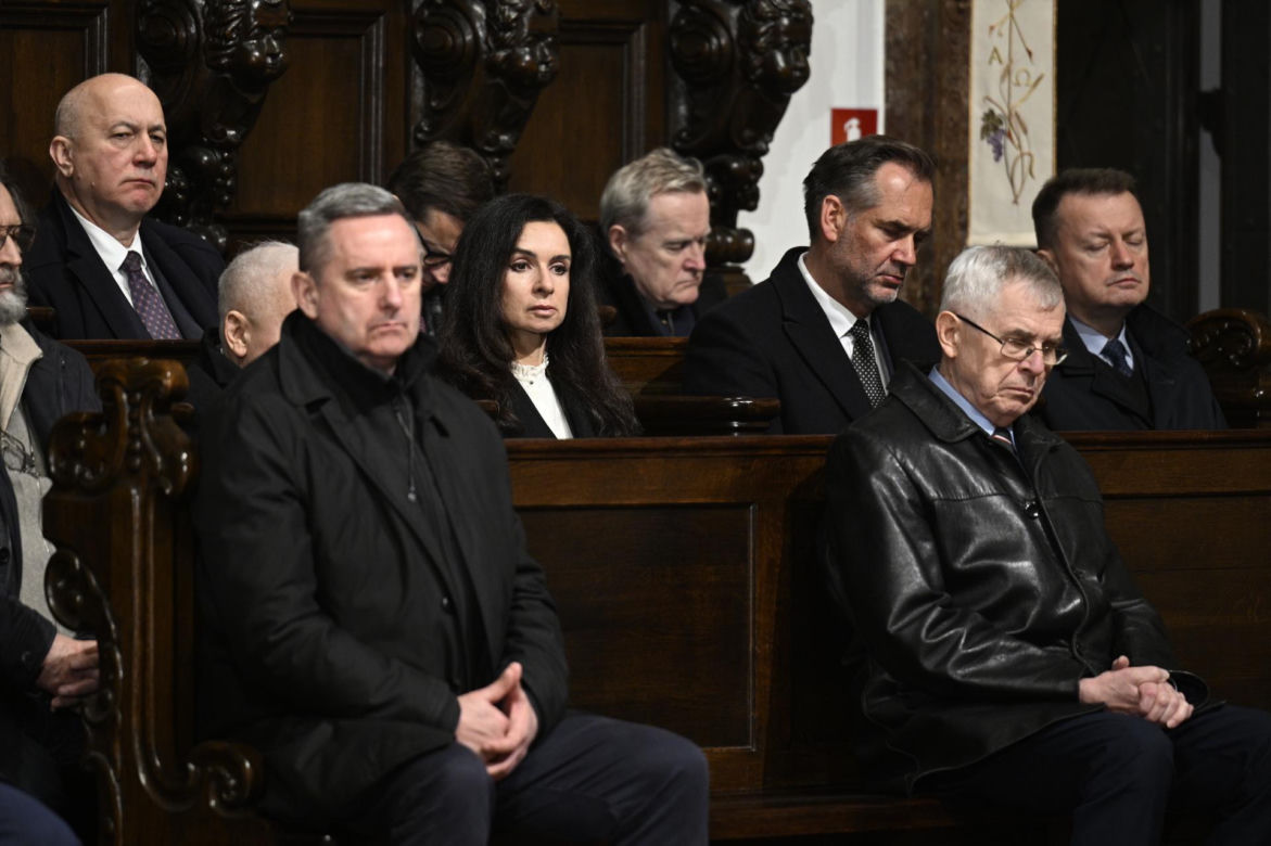 Msza za ofiary Smoleńska w Archikatedrze. Obecni Nawrocki i Kaczyńska