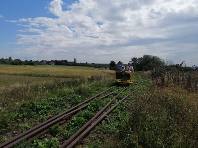 Jedyna taka atrakcja w Świętokrzyskiem. Odkryj drezyny rowerowe, które same jadą pod górkę