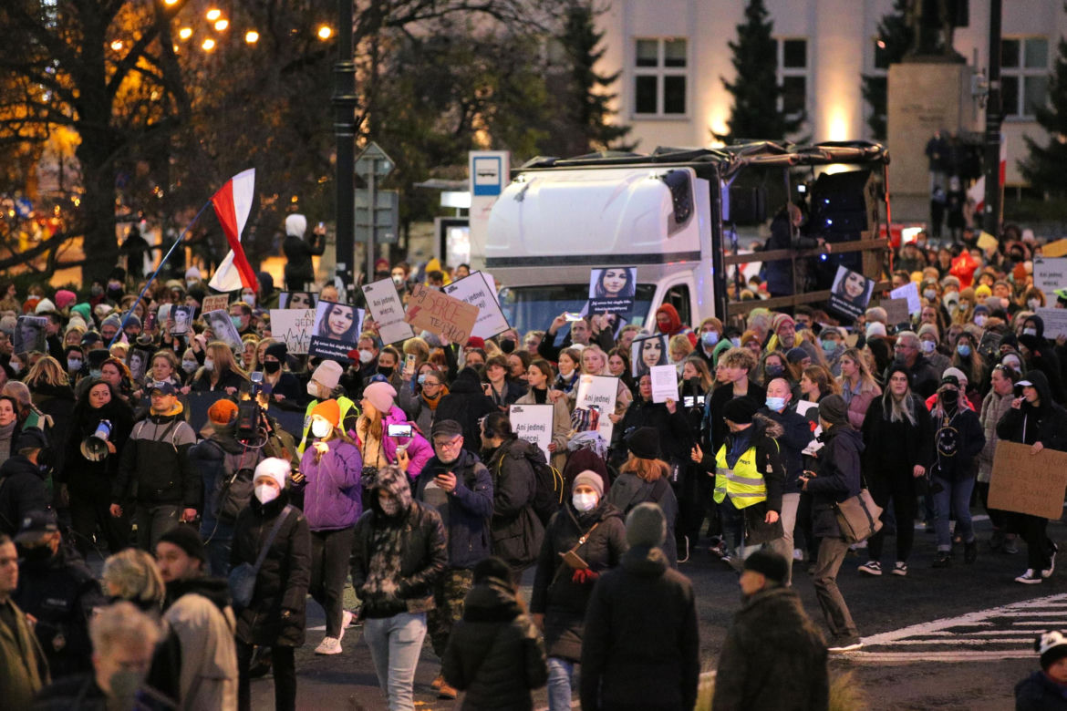 Marsze w całej Polsce! Kobiety żądają legalnej aborcji. „To nie jest koniec walki”