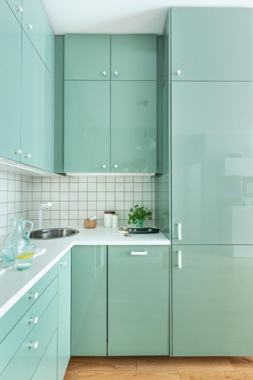 5-metrowa zielona kuchnia. Ogródek ziołowy na ścianie
