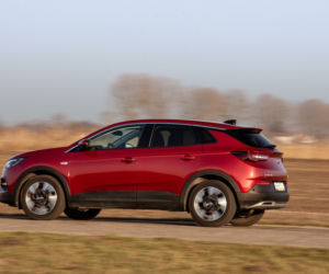 Renault Kadjar TCe 140 FAP vs Opel Grandland X 1.5 Diesel 130 KM Start/Stop AT8