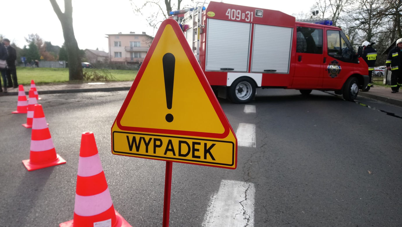 Śmiertelny wypadek w Drużbicach. Nie żyje kierowca osobówki