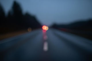 Czołowe zderzenie pod Bytowem na DK 20. Trzy osoby ranne, kto spowodował wypadek?