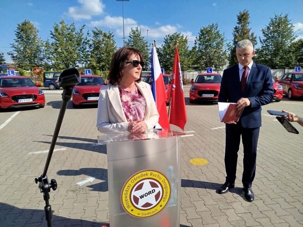 Siedlecki WORD wymienił starą flotę pojazdów egzaminacyjnych na nowe samochody marki Suzuki Swift