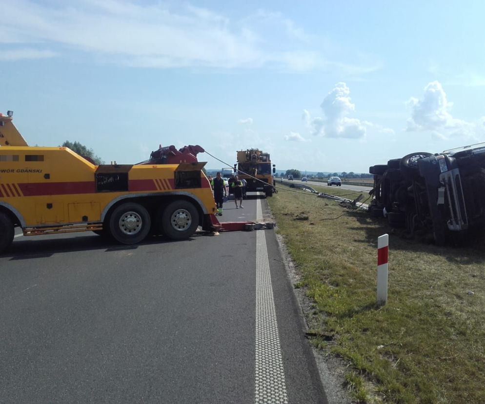 Wielki tir runął na siódemce! Utrudnienia na trasie między Elblągiem a Gdańskiem trwały kilka godzin!