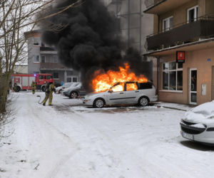 Pożar auta w Lesznie
