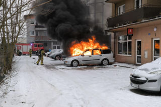 Pożar auta w Lesznie