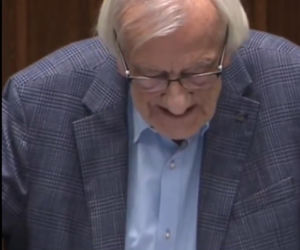 Polityk PiS wszedł na mównicę przed 1 w nocy. To co powiedział, zaskoczyło wszystkich  