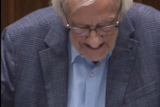 Polityk PiS wszedł na mównicę przed 1 w nocy. To co powiedział, zaskoczyło wszystkich  