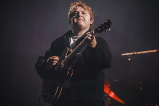 Lewis Capaldi klnie jak szewc i nie liczy na kolejne hity. Piosenkarz brutalnie o swojej karierze