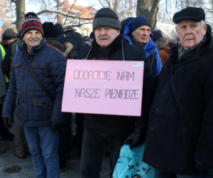 Protest mundurowych emerytów pod kancelarią premiera