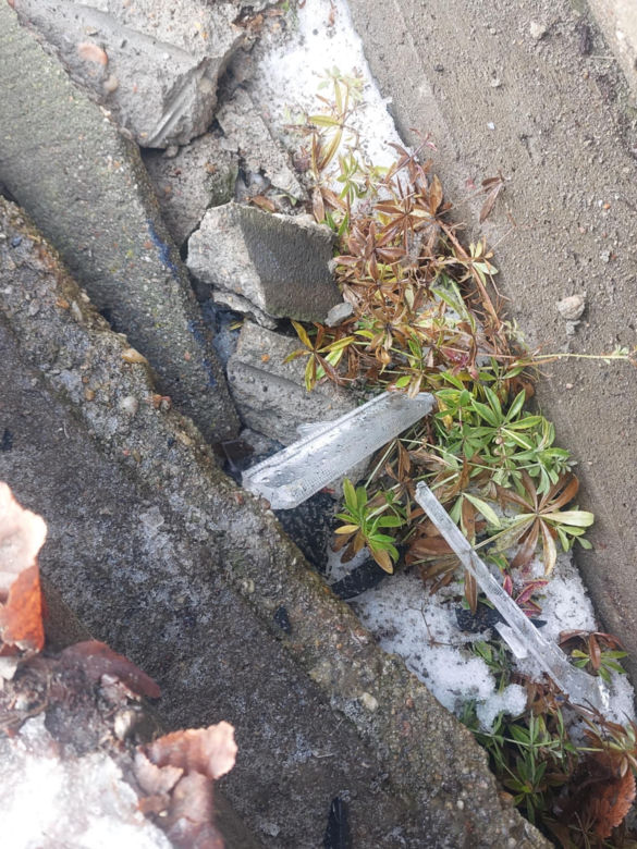 Zniszczone ogrodzenie cmentarza w Tarnowskich Górach