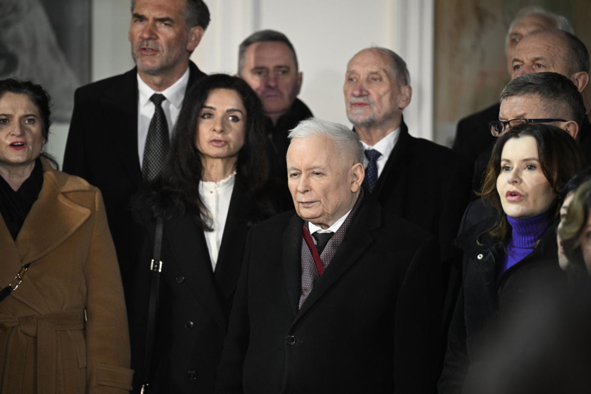 Rocznica katastrofy smoleńskiej. Tłumy ruszyły w Marszu Pamięci