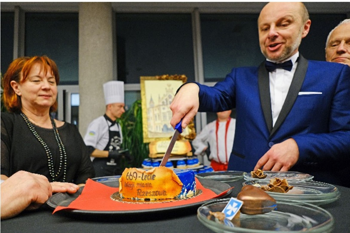 Słodkie 669 urodziny Rzeszowa