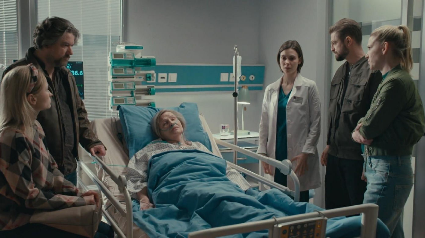 Na dobre i na złe odc 998. Blanka (Pola Gonciarz), Franciszka (Lidia Niewęgłowska), Dorota (Magdalena Wróbel), Radek (Mateusz Lisiecki)