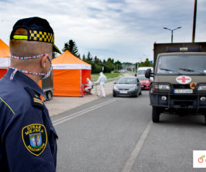 Bełchatowianie przeszli kolejne testy na koronawirusa w punkcie drive-thru 