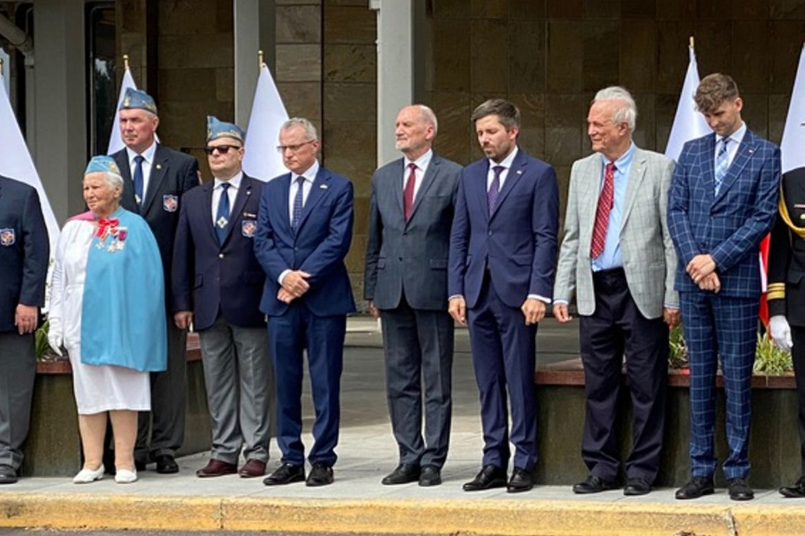 Antoni Macierewicz. Za 32 000 zł opowiadał o Smoleńsku 
