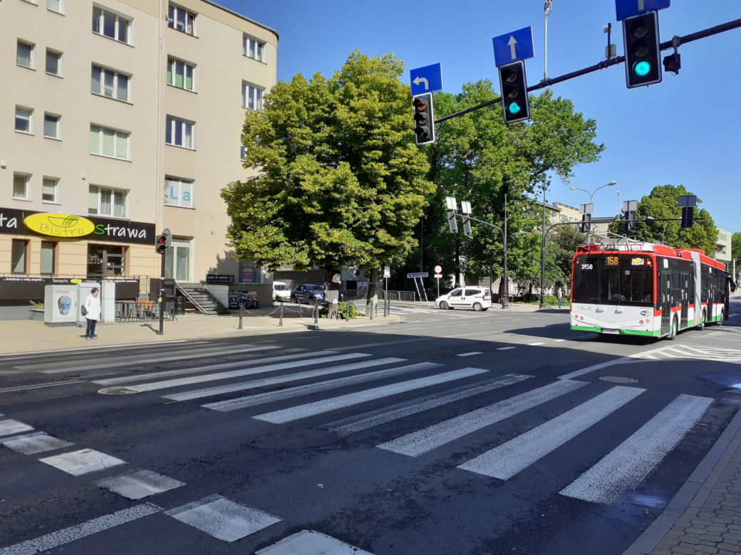 Z ul. Lipowej zniknęły pierwsze drzewa.