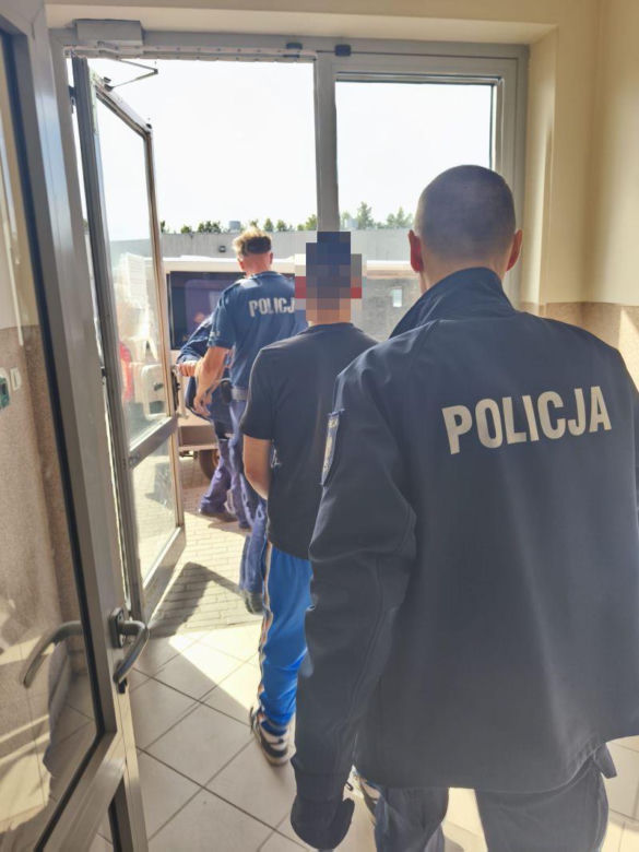 Policjanci błyskawicznie wpadli na jego trop, odzyskali skradzione pieniądze i doprowadzili do aresztowania podejrzanego
