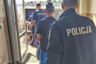 Policjanci błyskawicznie wpadli na jego trop, odzyskali skradzione pieniądze i doprowadzili do aresztowania podejrzanego