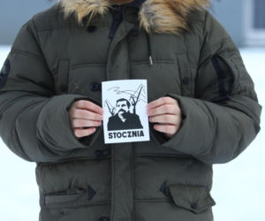 Lech Wałęsa rozdaje autografy