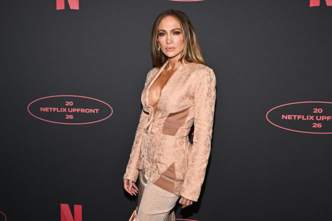 J. Lo w Polsce za trzy lata mogłaby być emerytką. Pokazała się w białym bikini