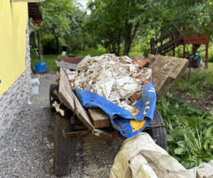 Zniszczony dom w Poniku, woj Świętokrzyskie